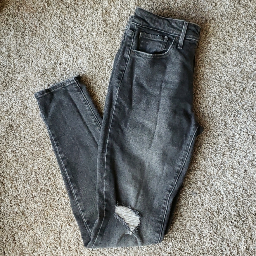 Distressed Skinny Black Levi's (721)